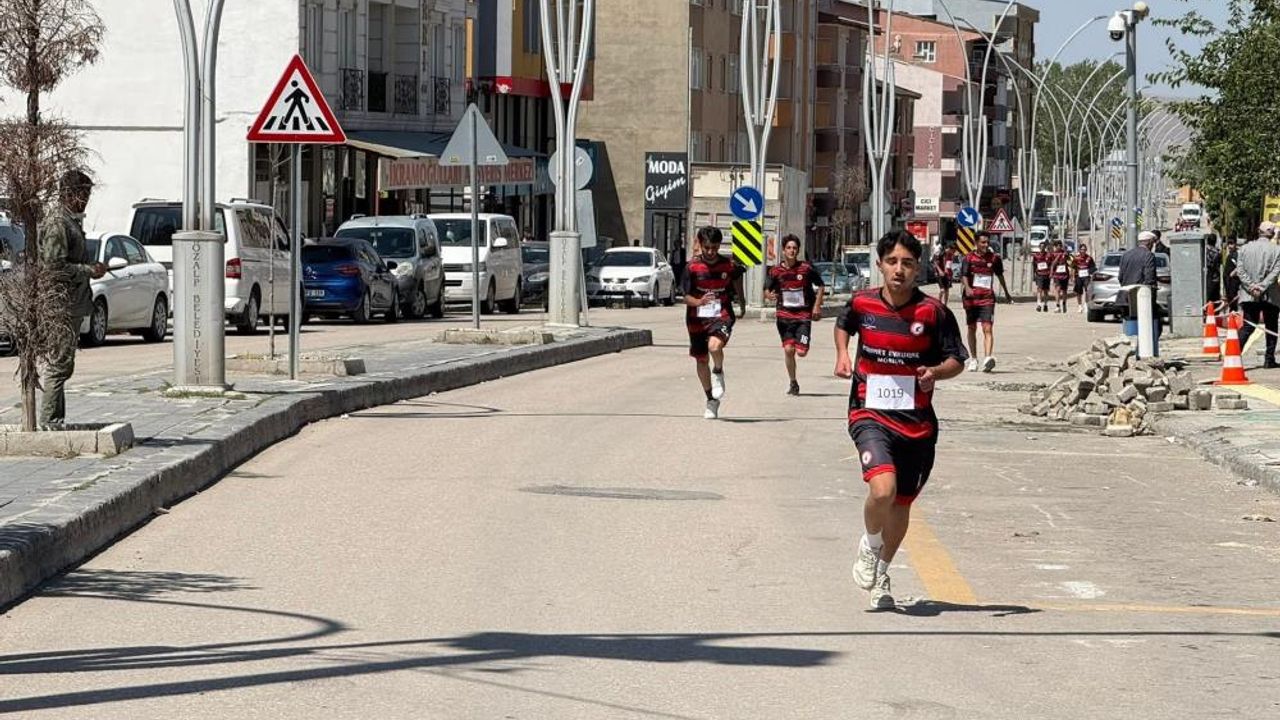 Özalp'ta Gençlik 15 Temmuz İçin Ayaktaydı!