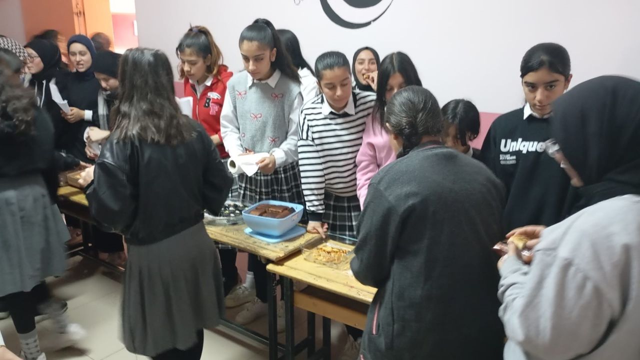 Van'da Muradiye Kız Meslek Lisesi'nden Gazze’ye Destek