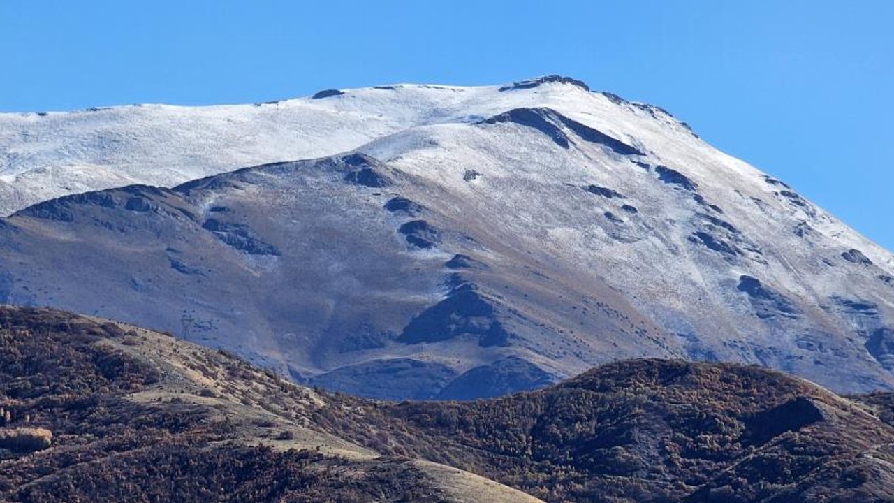 Tatvan’da Kar Sürprizi! Yüksek Kesimler Beyaza Büründü