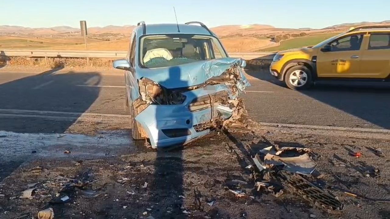 Elazığ Palu’da Trafik Kazası: Yaralı Var!