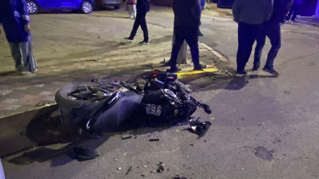 Kocaeli’de İş Makinesiyle Çarpışan Motosikletli Ağır Yaralandı