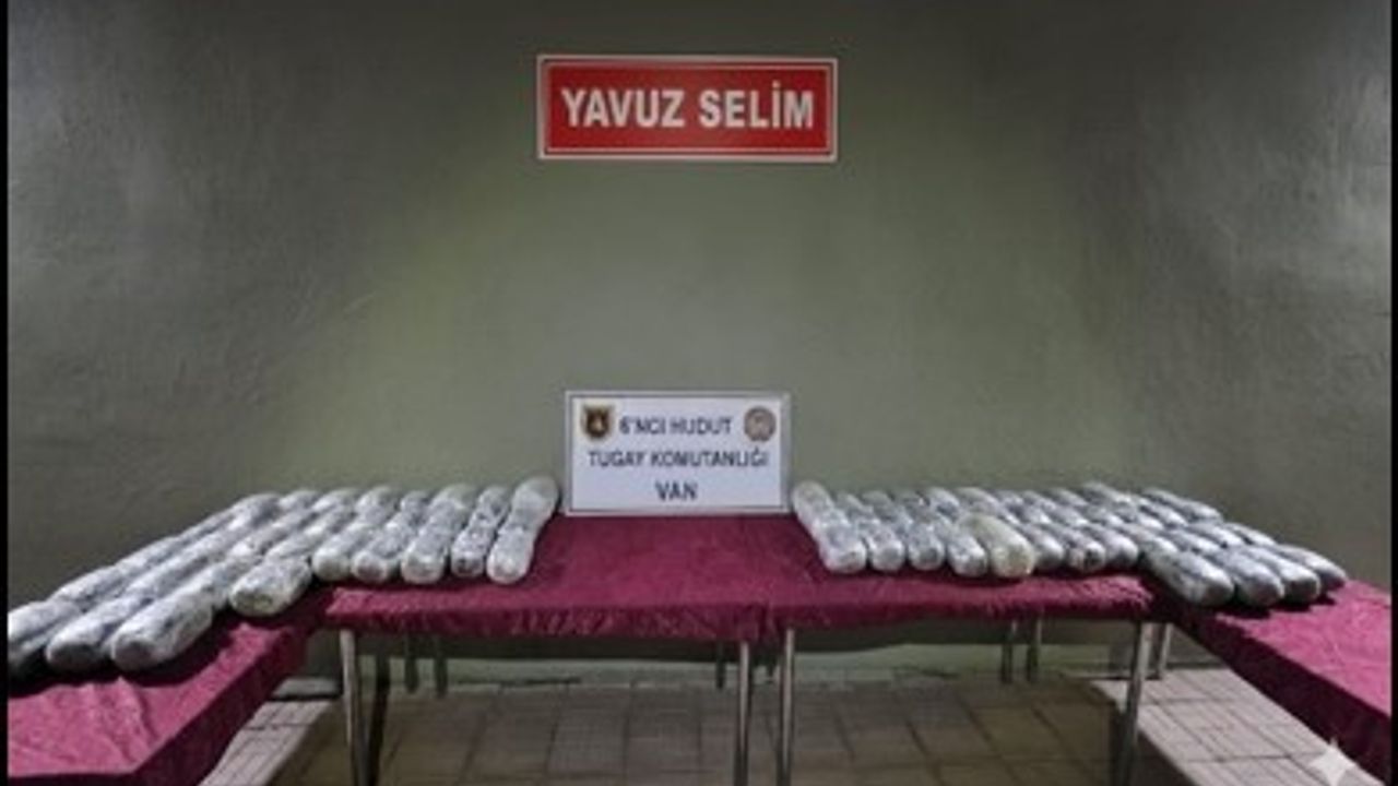 Van ve Hakkari Hudut Birlikleri 102 Kilo Uyuşturucu Ele Geçirdi
