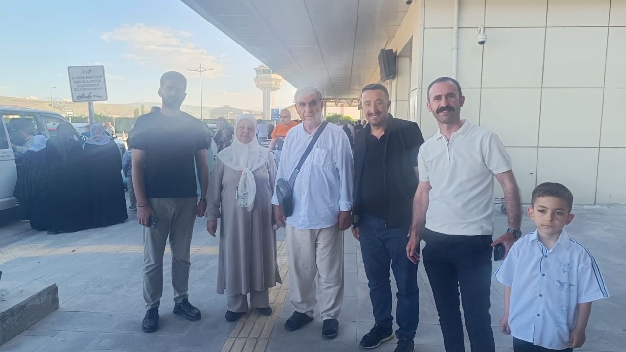 Van'da ilk hac kafilesi dualarla karşılandı