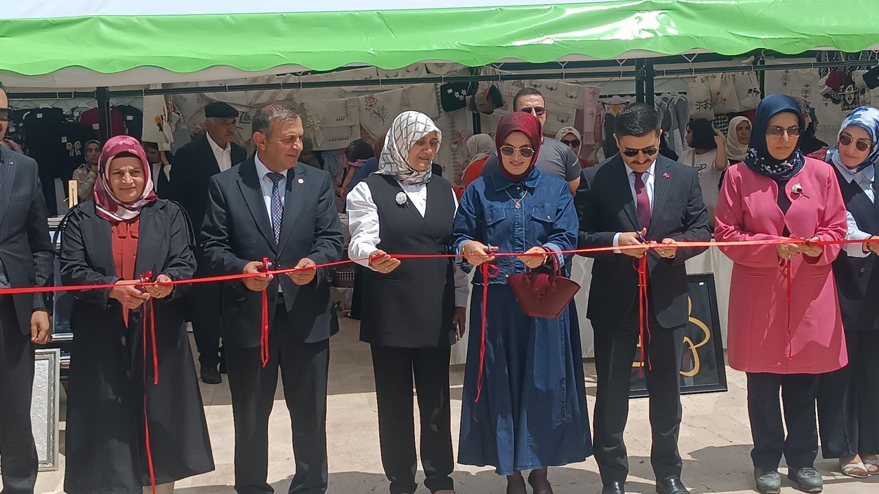 Özalp Halk Eğitim Merkezi Müdürlüğünün yılsonu ser