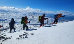 Küçük Erek Dağı’na Zirve Tırmanışı