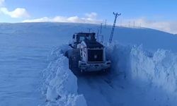 Hakkari’nin Yüksekova İlçesinde Kar Tünelleri Oluştu