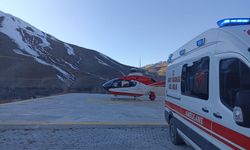 KOAH hastası ambulans helikopterle Van’a sevk edildi