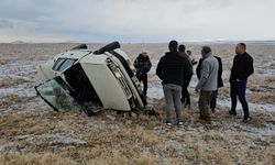 Adilcevaz’da Feci Kaza: Otomobil Şarampole Yuvarlandı, 5 Kişi Yaralandı!