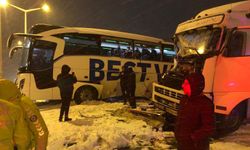 Van otobüsü Bitlis'te kaza yaptı: Yaralılar var!