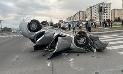Belediye Otobüsü ile Otomobil Çarpıştı: 1’i Ağır 9 Yaralı