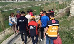 Van Kalesi'nde Gezinti Kabusa Döndü: 68 Yaşındaki Kadın Kayalıklardan Düştü