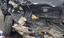 Minibüs ile Otomobil Çarpıştı: 2 Ölü, 8 Yaralı