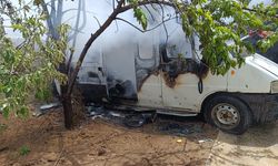 Van’da Şüpheli Yangın: Minibüs Hurdaya Döndü