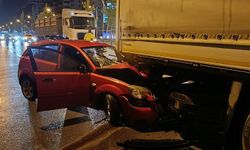 Otomobil ile Tır Çarpıştı:  Yaralılar Var
