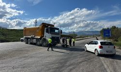 Motosikletle Kamyon Çarpıştı: 1 Yaralı