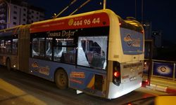 Trambüs ile Kamyonet Çarpıştı: 1 Yaralı