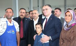 Van’da Modern Semt Pazarı Hizmete Girdi: Vali Balcı, Esnafla Buluştu
