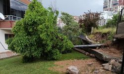 Sağanak Yağış Site Duvarını Yıktı