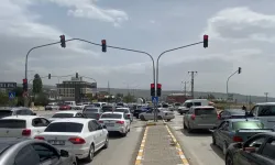 Van'da Habersiz Çalışma Trafiği Kilitledi