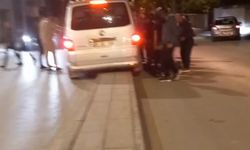 Van'da Kontrolden Çıkan Otomobil Orta Refüje Çıktı