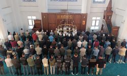 Van'da Camiler Bayram Sabahı Doldu Taştı