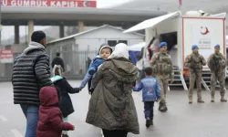 Sınır Kapısında Günlük Geçişler Binleri Geçti