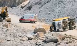 Direksiyon Hakimiyetini Kaybeden Kamyon Devrildi