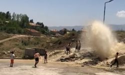 Su Borusu Patladı, Mahalle Çocukları Eğlenceye Doydu!