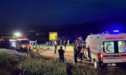 Otomobille Tır Çarpıştı: Ölü ve Yaralılar Var!