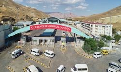Sınırda Alarm: İran Kapıyı Kapattı, Yüzlerce Kişi Mahsur!