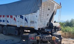 Tır ile Beton Mikseri Çarpıştı: 1 Yaralı