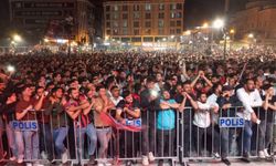 Van'da Dev Konser!