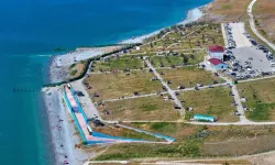 Deniz Yok Diyenlere Yanıt Van’dan Geldi: Bu Plaj Göreni Şaşırtıyor!