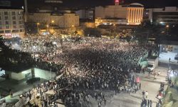 Van’ın Cadde ve Sokakları Doldu Taştı! Final Gecesi Van’da Tarihi Kalabalık