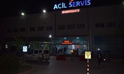 Kavga Ayırmak İsterken Bıçaklandı: Yaşam Mücadelesi Veriyor