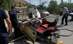 Feci Kaza: otomobil ikiye bölündü!