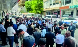 Erciş’te Hayırsever İş İnsanı Aşure Dağıttı!