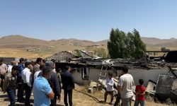 Özalp’ta Yangın Felaketinin Ardından Kaymakamdan Aileye Destek!