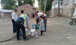 Özalp'ta Su Kesintisi: Belediye Tankerlerle Su Dağıttı!