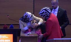 Panelde Korkutan Anlar: Konuşma Yapan Öğretim Üyesi Kürsüde Fenalaştı