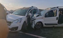 Bingöl’de İki Hafif Ticari Araç Çarpıştı: 11 Kişi Yaralandı