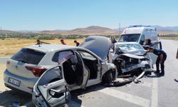 Elazığ’da İki Otomobil Çarpıştı: 7 Yaralı, 1’i Ağır