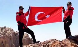 Van’da JAK Ekipleri Erek Dağı Zirvesine Türk Bayrağı Dikti
