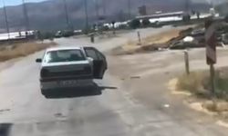 Erzincan’da Trafikte Tehlikeli Görüntü: Kapısı Açık Aracın Sebebi Şaşırttı