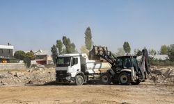 Van Büyükşehir Belediyesi bir ay içinde 35 noktada 9 bin 31 metreküp hafriyat temizlendi