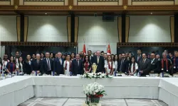 Yüksekovaspor Kadınları Külliye’de: Erdoğan’a Emine Erdoğan Formalı Sürpriz!