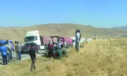Erciş’te Yol Gerginliği: Köylüler Yolu Kapattı!