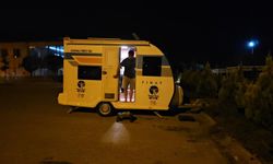 Karavanıyla 15 Şehir Gezdi, Şimdi Van Gölü Kıyısında Kamp Kurdu