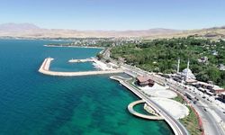 Vanlılar  hafta sonu gün doğmadan Van Gölü’ne koşuyor! Sebebi Şaşırtıyor