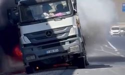 Diyarbakır’da seyir halindeki kamyon alev aldı